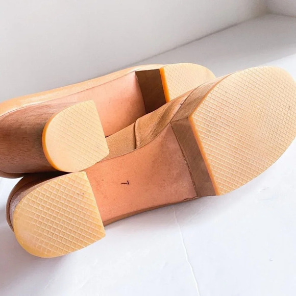 Camel Beige Leather Made in  Peru Clog Wood Sole Heels 7 - Picture 8 of 9
